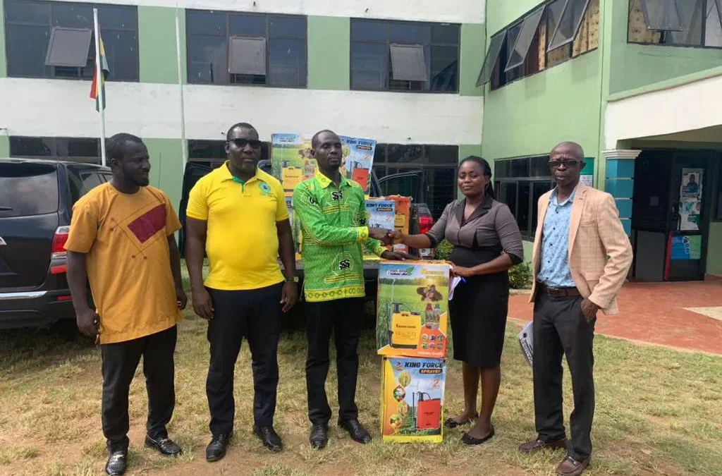 SOUTH AKIM RURAL BANK DONATE NAP-SACK SPRAY MACHINE TO KWAEBIBIREM AGRIC ON 29/11/23